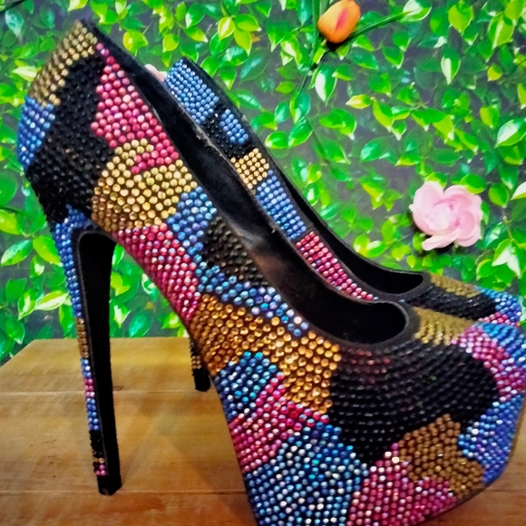 Heels - Picture 3 of 5